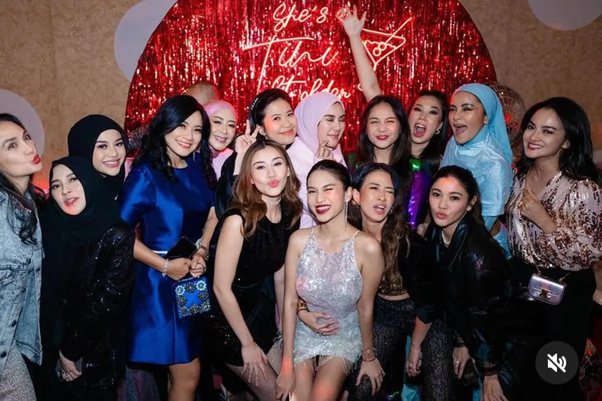 Geng Cendol hingga Aaliyah Massaid saat Hadir di Pesta Ulang Tahun MUA Marlene Hariman