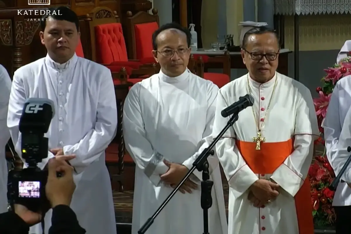 Menko PMK Muhadjir Effendy di Gereja Katedral, Jakarta, Minggu (24/12/2023).