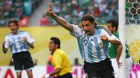 3. Hernan Crespo (Argentina) - Pensiun dari Timnas Argentina pada 2007. Tampil pada tiga edisi Piala Dunia, 1998, 2002 dan 2006. Selama babak kualifikasi mampu mencetak 19 gol dari 33 laga, dengan ratio 0,58 gol per-laga. (AFP/Omar Torres)