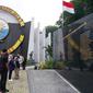 Wakil Presiden (Wapres) Ma'ruf Amin mengunjungi Monumen KRI Nanggala 402 di Markas Komando Utama TNI Angkatan Laut Koarmada II, Surabaya, Jawa Timur.