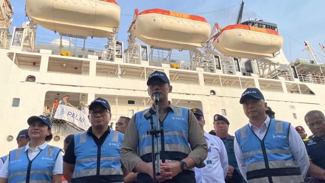 Agus Harimurti Yudhoyono (AHY) melakukan peninjauan Pelabuhan Tanjung Priok dalam rangka memastikan mudik Natal dan Tahun baru 2024/2025 berjalan dengan lancar, di Pelabuhan Tanjung Priok