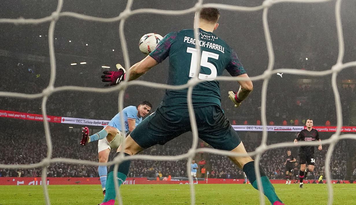 Manchester City berpesta enam gol tanpa balas ke gawang Burnley pada perempat final Piala FA. (Martin Rickett/PA via AP)