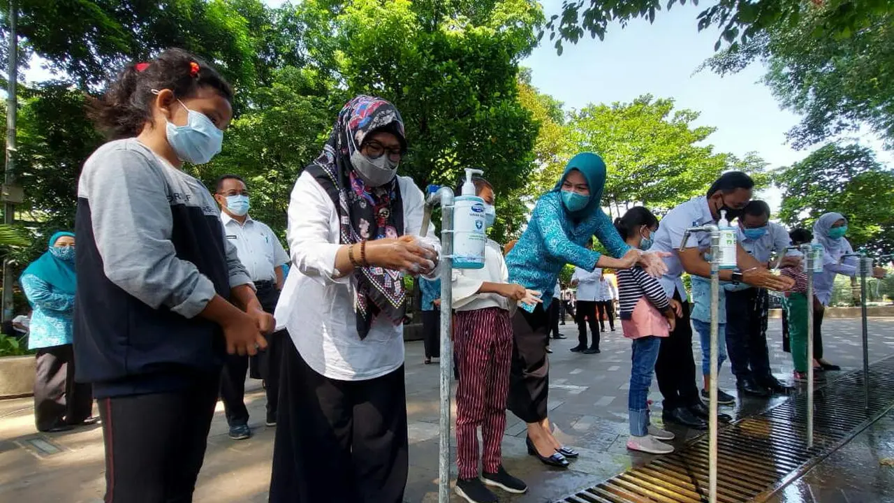 Peringatan hari cuci tangan pakai sabun sedunia di Taman Ekspresi Kota Bogor, Kamis  15 Oktober  2020. (Achmad Sudarno/Liputan6.com)