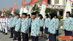 Citizen6, Sidoarjo: Prajurit Denmako Pasmar-1 memperingati HUT RI ke-67 di Lapangan Apel Mako Pasmar-1,Trian Moekijat, Jalan A. Yani No.1A, Gedangan Sidoarjo, Jum’at (17/8). (Pengirim: Budi Abdillah).