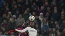 Gelandang AS Monaco, Tiemoue Bakayoko, duel udara dengan pemain CSKA Moscow, Lacina Traore pada laga fase grup liga Champions di Stadion Arena, Moscow, (18/10/2016). (EPA/Sergei Ilnitsky)