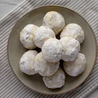 Ilustrasi kue Bimoli. (c) LiudmylaChuhuno/Depositphotos