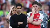 Tampak Mikel Arteta dan Declan Rice dengan muka kecewa usai mengetahui Manchester City kembali juara Liga Inggris.