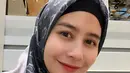 Aktris dan pebisnis Prilly Latuconsina membagikan momennya kala menjalani ibadah umrah. Penampilannya dalam balutan hijab sukses banjir pujian.