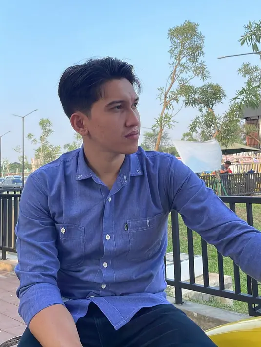 Sidik yang tak biasa meminta bantuan orangtua, atau merepotkan orang lain akhirnya memutuskan bantuan pada keluarga. [Instagram/sidikeduardd]