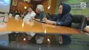 Kepala BNP2TKI, Nusron Wahid (tengah) didampingi stafnya bersiap memberi keterangan terkait launching penempatan TKI ke Taiwan di Jakarta, Senin (12/6). (Liputan6.com/Helmi Afandi)