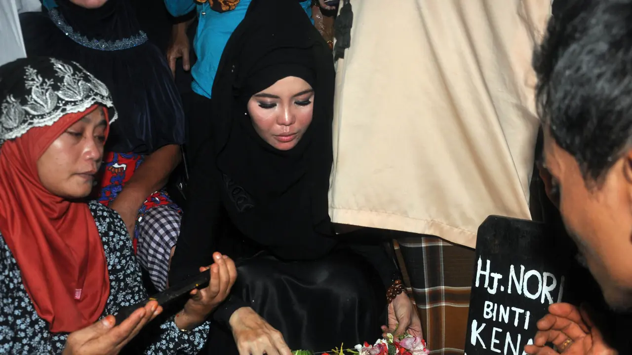 [Bintang] Pemakaman Mpok Nori