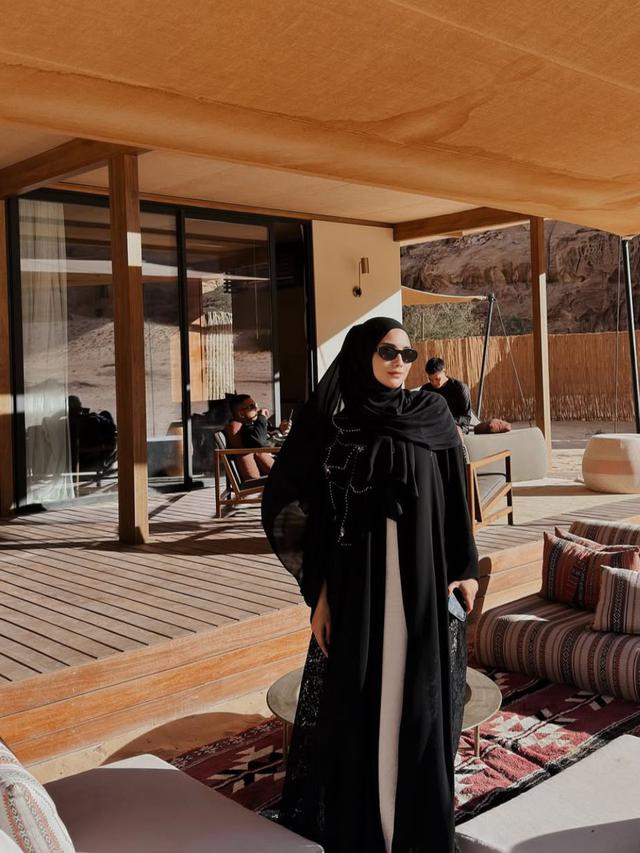 Potret Citra Kirana Sambangi Kota AI Ula di Arab Saudi  (credit: instagram.com/citraciki).