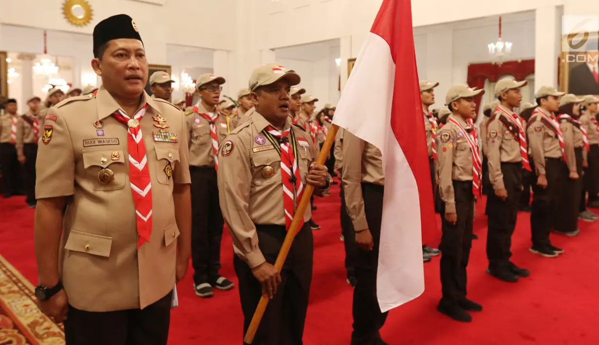 Ketua Kwarnas Pramuka Budi Waseso (kiri) saat menghadiri upacara pelepasan Kontingen Gerakan Pramuka Indonesia di Istana Negara, Jakarta, Jumat (19/7/2019). Pramuka Indonesia akan terbang ke Virginia Barat untuk menghadiri Jambore Pramuka Dunia XXIV. (Liputan6.com/Angga Yuniar)