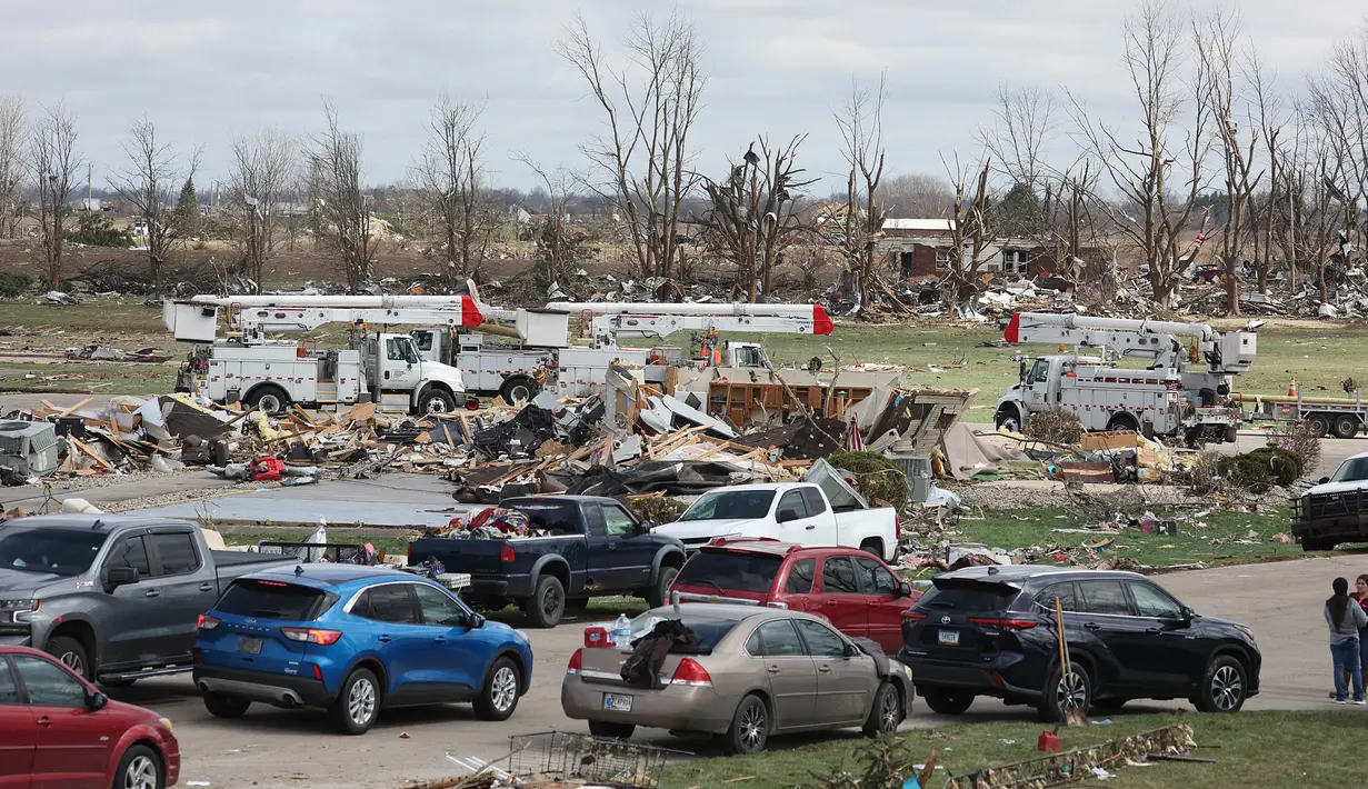 Dilaporkan, sedikitnya tiga orang tewas setelah serangkaian tornado melanda Midwest pada 15 Maret 2024. (Scott Olson/Getty Images North America/Getty Images via AFP)