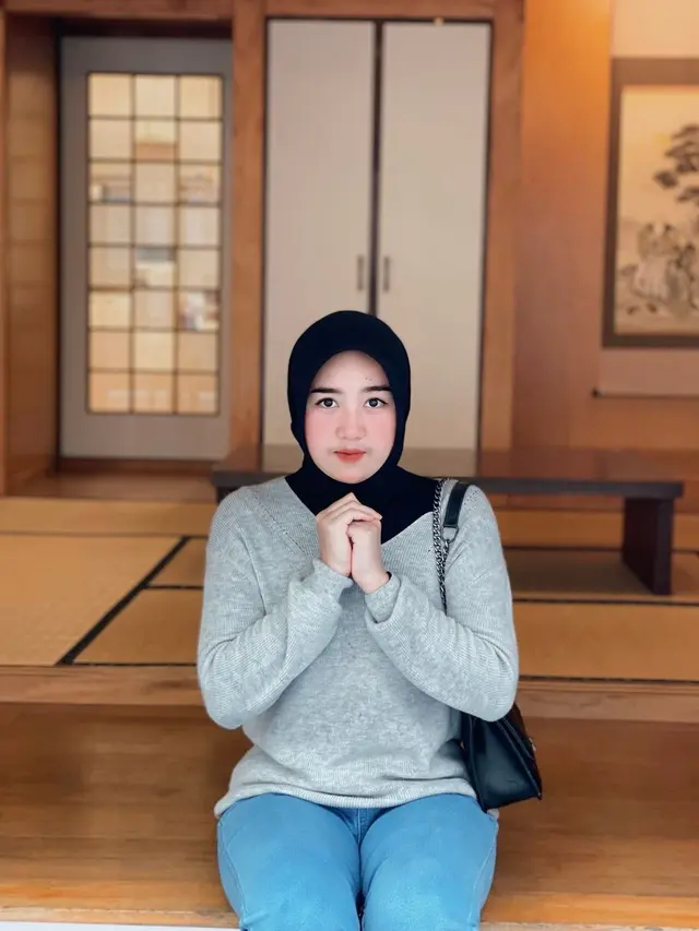 Potret Salmania yang diisukan dekat dengan Teuku Ryan (Sumber: Instagram/@salmaniia.f)