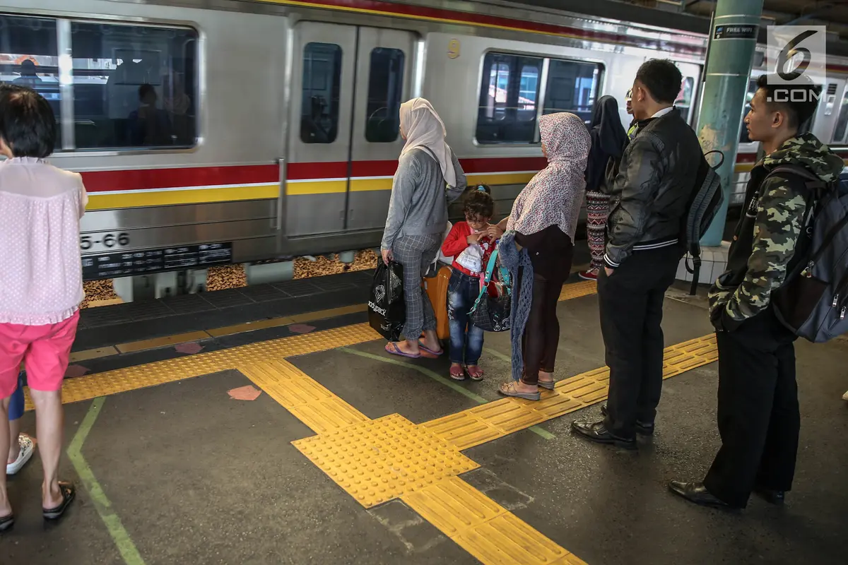 Kereta Commuterline (KRL)