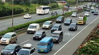 Arus balik di Tol Cikampek. ©2014 merdeka.com/muhammad lutfhi rahman