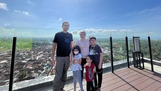 Naik Kapal dan Main ATV, Ini 7 Momen Liburan Intan Nuraini Bersama Keluarga