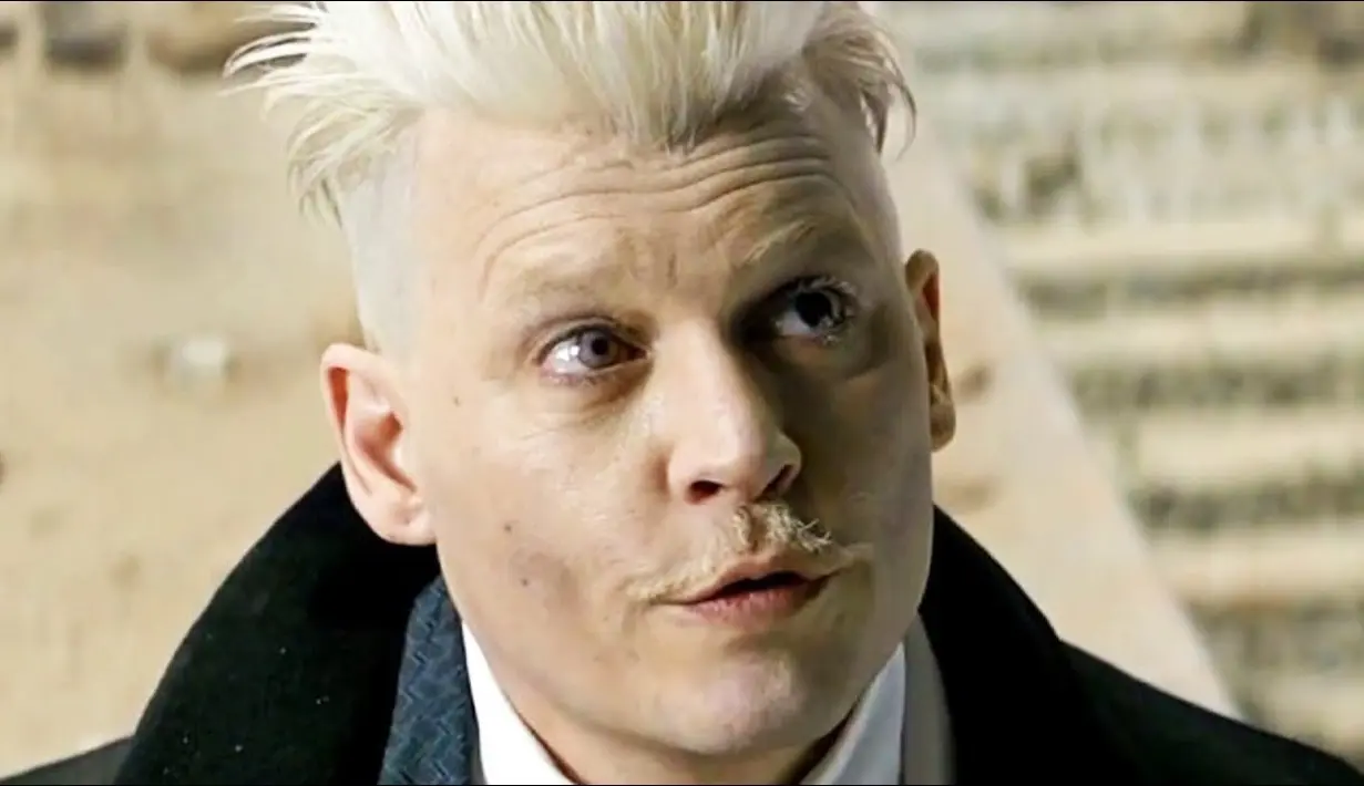Memang kemunculan Johnny Depp dalam film Fantastic Beasts sudah menuai kecaman sedari awal. Para fans Ha rry Potter pun masih menanyakan mengapa Johhny bisa menjadi bagiam di dalamnya.(Warner Bros)
