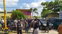 Suasana Klinik Bhakti Padma, Blora saat ratusan warga menjemput paksa pasien Covid-19. (Liputan6.com/Ahmad Adirin)