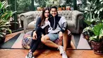 Sebagai pasangan seleb yang sudah membina rumah tangga selama 7 tahun, Marsha Timothy dan Vino G. Bastian masih terlihat mesra di berbagai momen. Pasangan yang menikah 20 Oktober 2012 ini terlihat romantis dengan saling duduk berdekatan seperti ini. (Liputan6.com/IG/@marshatimothy)
