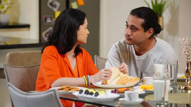 Clara Bernadeth dan Giorgino Abraham dalam serial Turn On 2. (Foto: Vidio)