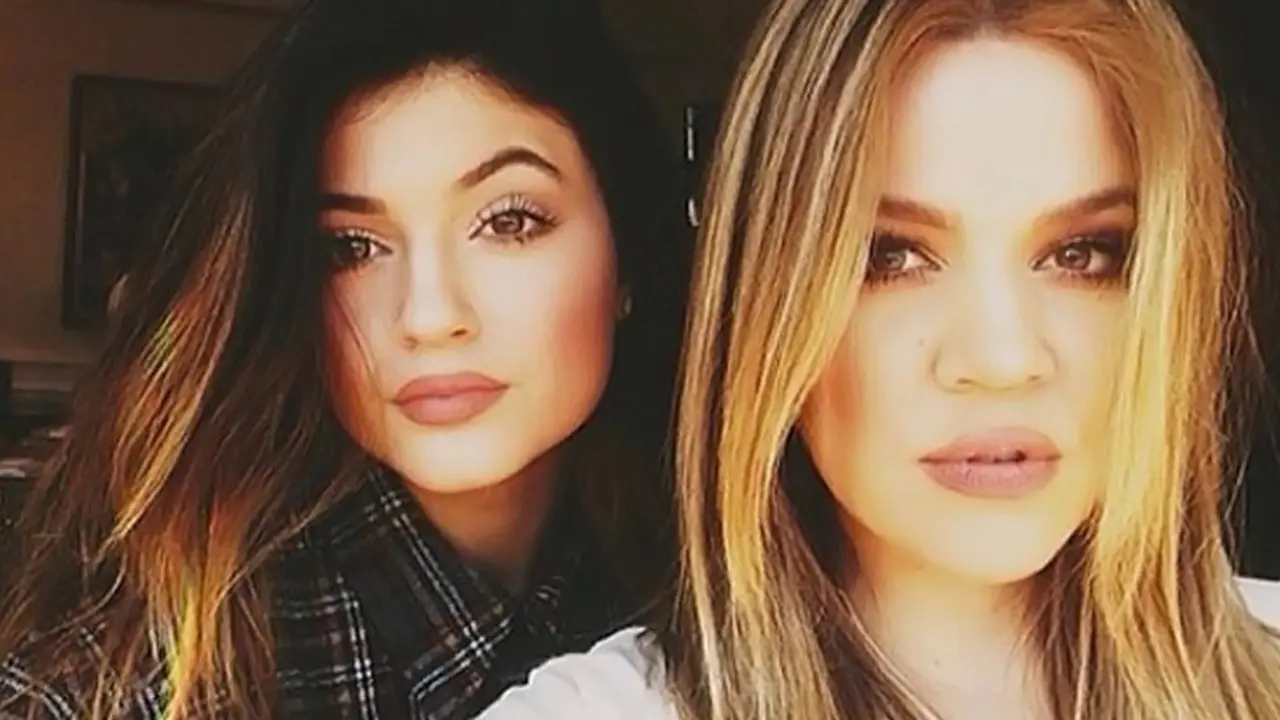 Khloe Kardashian dan Kylie Jenner 