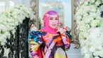 Shella Saukia kerap mengenakan outfit kekinian, salah satunya busana colorful yang sukses mencuri perhatian. Wanita 29 tahun ini tampak kece mengenakan dress yang penuh warna ini. (Liputan6.com/IG/@shellasaukiaofficial).