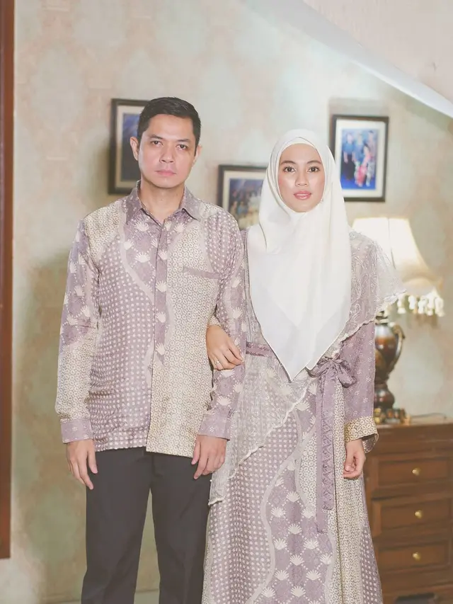 7 Potret Dude Harlino dan Alyssa Soebandono Pakai Baju Couple, Jadi Inspirasi