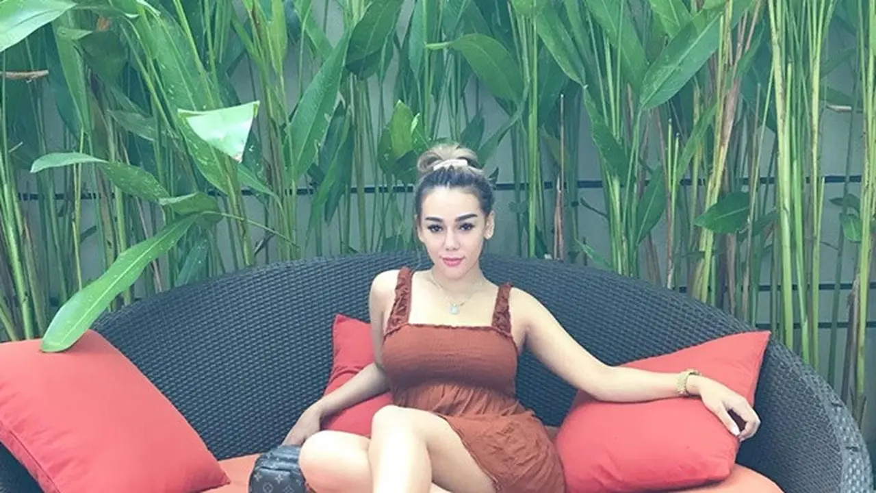 6 Potret Cantik Bebby Fey, DJ Cantik yang Mengaku Hendak Diperkosa Setan