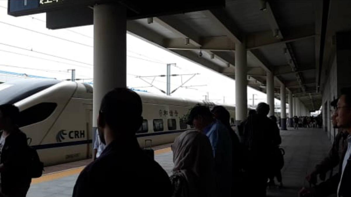 Melesat Hingga 250 Km Per Jam Seperti Ini Rasanya Naik Kereta Cepat