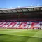 Fans menyambut pelatih Jurgen Klopp menjelang laga pekan ke-38 Premier League antara Liverpool dan Wolverhampton Wanderers di Stadion Anfield, Minggu (19/5/2024). (AP Photo/Jon Super)