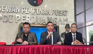 Kuasa Hukum Sekjen PDI Perjuangan (PDIP) Hasto Kristiyanto, Ronny Berty Talapessy (tengah) (Liputan6.com/Winda Nelfira)