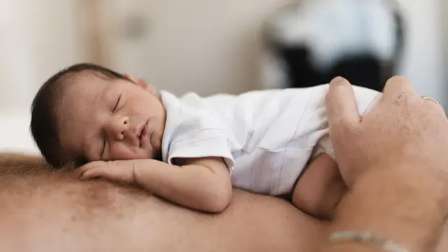 Bayi Baru Lahir Langsung Ditengkurapkan, Dokter: Cara Dukung Motorik Kasarnya. Foto: Freepik.