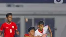 Kedua tim saling adu serang sepanjang babak pertama pertandingan. (Liputan6.com/Angga Yuniar)