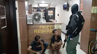 Tim Jaguar Polrestro Depok saat mengamankan dua pelaku pencuri sepeda di Kecamatan Sukmajaya, Kota Depok. (Foto:Liputan6/Dicky Agung Prihanto)