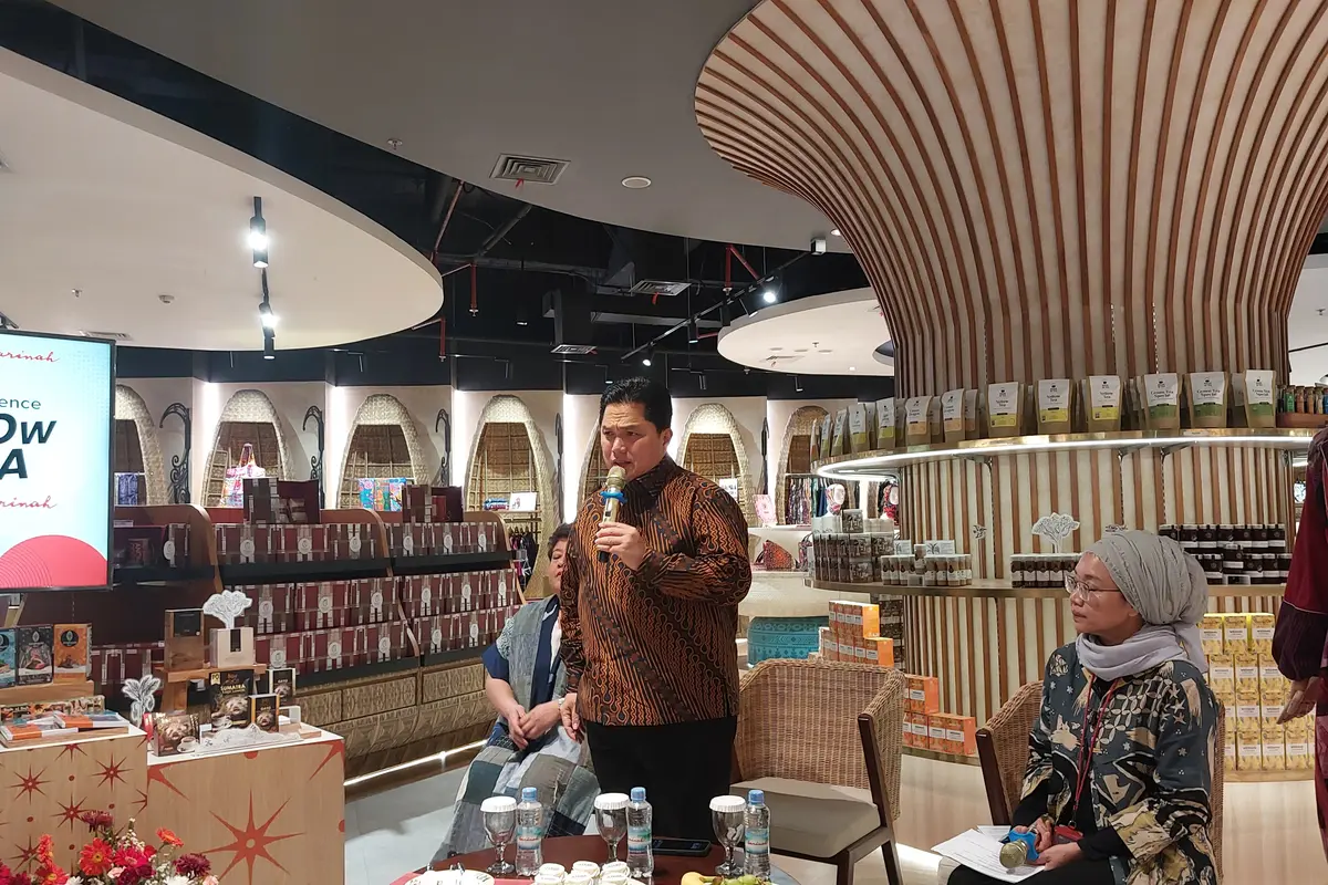 Menteri BUMN Erick Thohir mengungkap produk UMKM lokal Indonesia bisa bersaing dengan produk dari luar negeri.