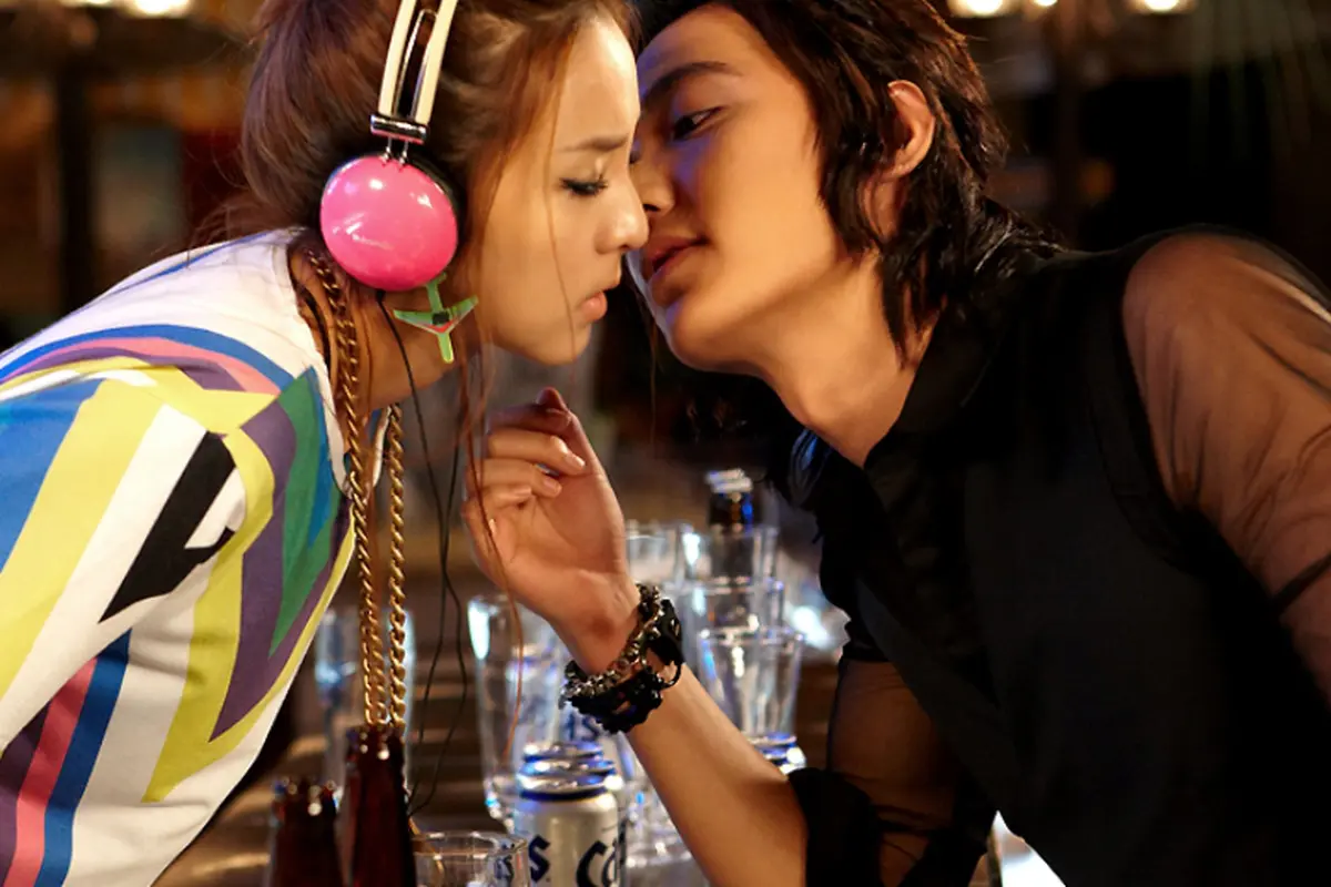 [Bintang] Lee Min Ho dan Dara 2NE1