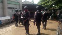  Sebuah rumah yang diduga dihuni teroris di Kampung Maruga RT 03/04 Kelurahan Serua Kecamatan Ciputat, di gerebek Densus 88.