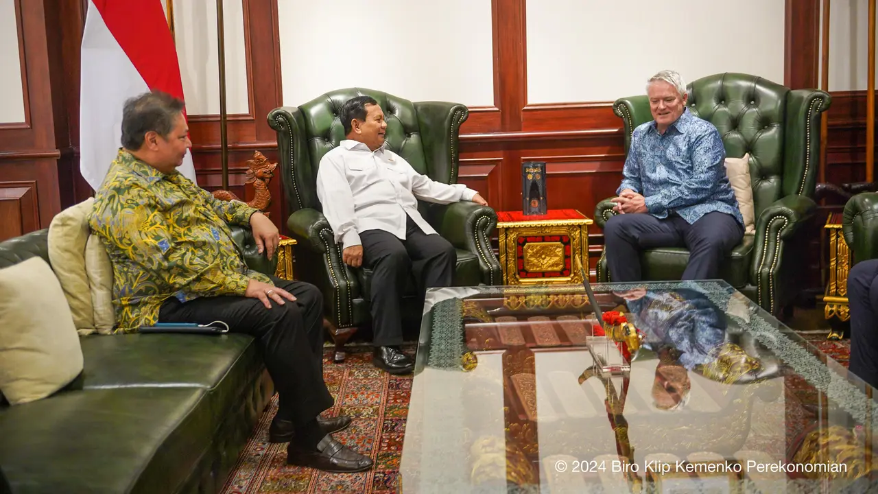 Menko Airlangga mendampingi Menteri Pertahanan sekaligus Presiden terpilih periode 2024-2029 Prabowo Subianto bertemu dengan Sekjen OECD Mathias Cormann, di Kementerian Pertahanan Selasa (28/5/2024)