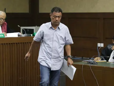 Benhur Lalenoh, pengusaha yang juga timses mantan Bupati Kepulauan Talaud, Sri Wahyumi Maria Manalip saat menjalani sidang dakwaan di Pengadilan Tipikor, Jakarta, Senin (23/9/2019). Benhur didakwa dalam dugaan suap revitalisasi Pasar Lirung dan Pasar Beo TA 2019. (Liputan6.com/Helmi Fithriansyah)