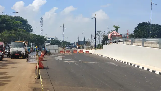 Pembangunan Underpass Dewi Sartika yang sedang dikerjakan untuk mengatasi kemacetan di Kota Depok.