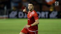 Pemain depan Persija, Marko Simic melakukan selebrasi usai mencetak gol ke gawang PSMS pada laga pertama semifinal Piala Presiden 2018 di Stadion Manahan, Solo, Jawa Tengah, Sabtu (10/2). Marko Simic mencetak tiga gol. (Liputan6.com/Helmi Fithriansyah)