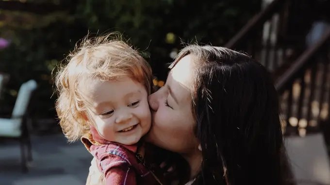 [Bintang] Punya Ponakan, 5 Zodiak Ini Bakal Jadi Tante Terkeren