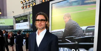 Sudah dinyatakan tidak bersalah atas kekerasan terhadap anaknya beberapa waktu lalu, kini Brad Pitt tetap menjalankan pemeriksaan lebih lanjut oleh DCFS. Meski begitu, Pitt tetap tenang dan bersikap kooperatif. (AFP/Bintang.com)