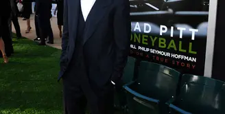 Sudah dinyatakan tidak bersalah atas kekerasan terhadap anaknya beberapa waktu lalu, kini Brad Pitt tetap menjalankan pemeriksaan lebih lanjut oleh DCFS. Meski begitu, Pitt tetap tenang dan bersikap kooperatif. (AFP/Bintang.com)