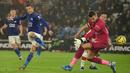 Proses terjadinya gol yang dicetak striker Leicester, Jamie Vardy, ke gawang Southampton pada laga Premier League di Stadion St Mary, Southampton, Jumat (25/10). Southampton kalah 0-9 dari Leicester. (AFP/Glyn Kirk)