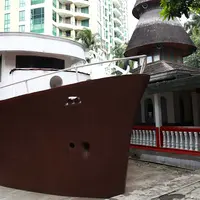 Masjid 'Perahu' Al Munada Darussalam Baiturrahman, Jakarta Selatan. (Deki Prayoga/Bintang.com)