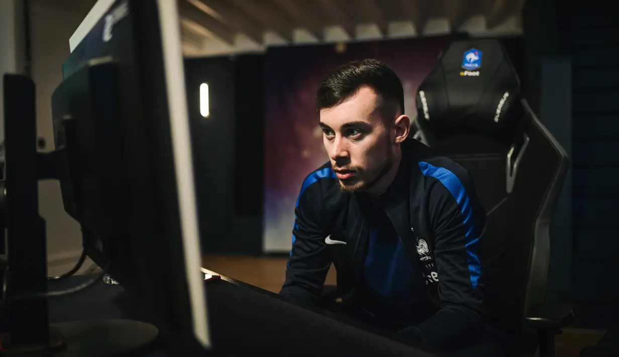 Perkembangan e-sports membuat federasi sepak bola Prancis bergerak cepat untuk membentuk timnas e-sports. (AFP/Lucas Barioulet)