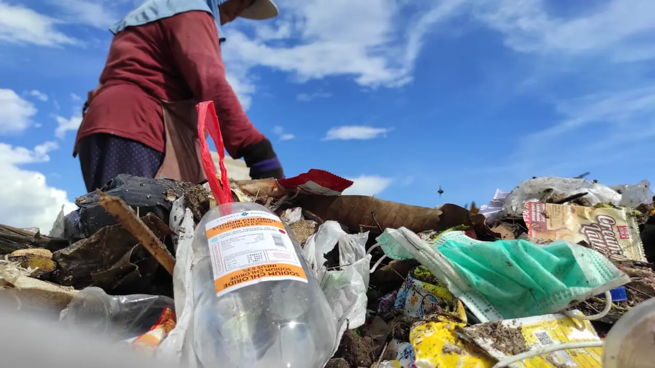 Limbah Medis di Tempat Pembuangan Akhir (TPA) Sampah Regional Gorontalo. Foto: Sarjan (Arfandi Ibrahim/Liputan6.com)